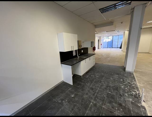 236M² OFFICE TO LET IN WOODSTOCK